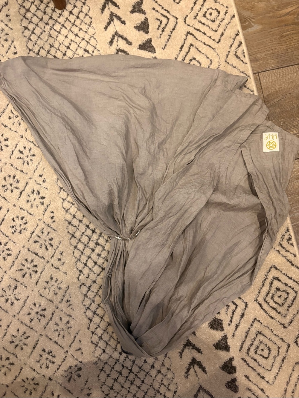Lillebaby Gray Lightweight Baby Wearing Sling Wrap - Picture 4 of 4